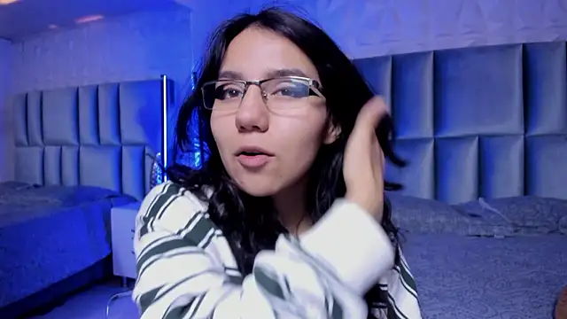 HollyPeach online show from 03.08.26