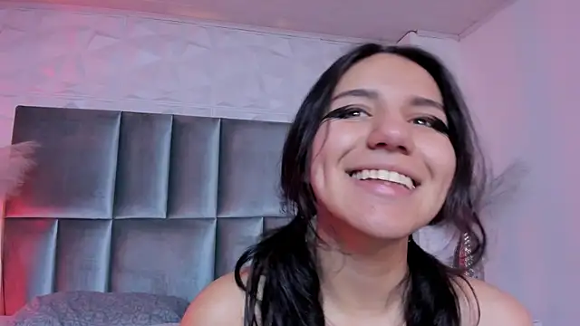 HollyPeach online show from 04.16.26