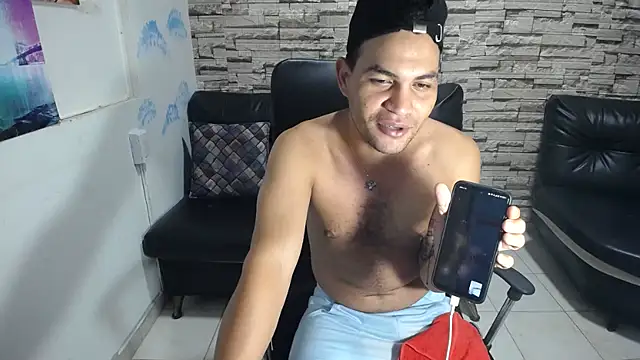 Snapshot of rom_weasley chatting on 10.15.25 rom weasley online show from 10.15.25