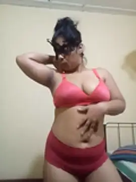 Expose Queen online show from 12.03.25