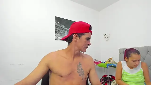 Snapshot of Sofi_And_Santy chatting on 11.26.25 Sofi And Santy online show from 11.26.25