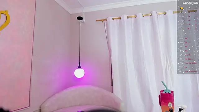 Snapshot of Belindamuller chatting on 10.18.25 Belindamuller online show from 10.18.25