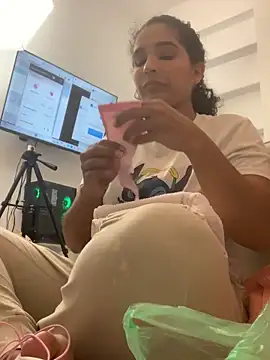 Snapshot of Belindamuller chatting on 11.11.25 Belindamuller online show from 11.11.25