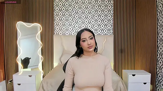 BEELLA TAY1 online show from 11.15.25