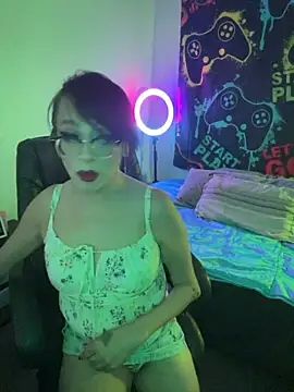 MiniMonroe online show from 10.19.25