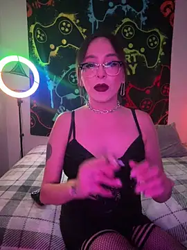 MiniMonroe online show from 11.05.25