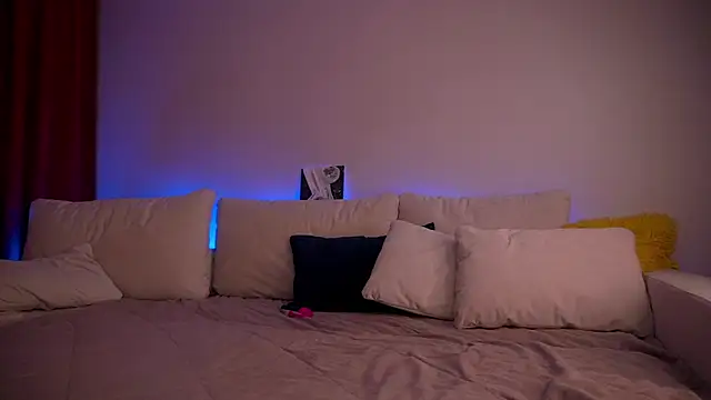 Snapshot of _infinitespring_ chatting on 10.30.25 infinitespring online show from 10.30.25