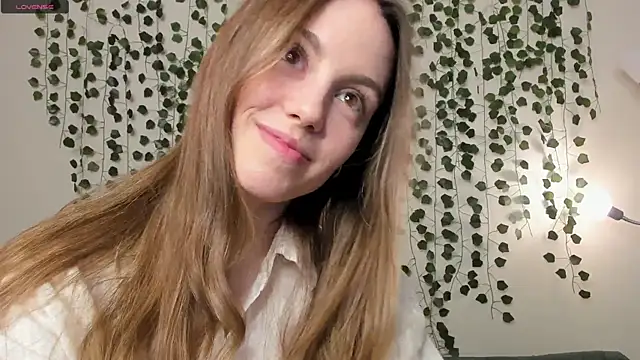 Snapshot of sweet_and_flirt chatting on 10.14.25 sweet and flirt online show from 10.14.25