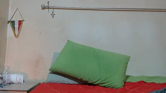 Snapshot of Monellaxx chatting on 12.04.25 Monellaxx online show from 12.04.25