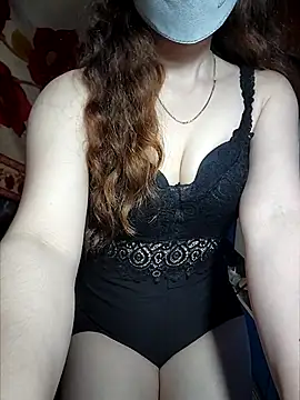 LeanaLy online show from 10.16.25