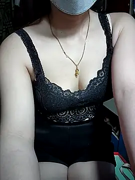 LeanaLy online show from 10.17.25