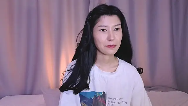 Snapshot of sunarinsun chatting on 04.28.26 sunarinsun online show from 04.28.26