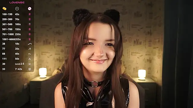 Snapshot of _Cute_World_ chatting on 10.31.25 Cute World online show from 10.31.25