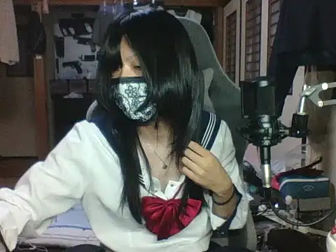 Snapshot of harinyanxxx chatting on 10.18.25 harinyanxxx online show from 10.18.25