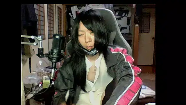 Snapshot of harinyanxxx chatting on 10.26.25 harinyanxxx online show from 10.26.25