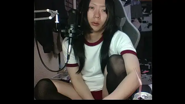 Snapshot of harinyanxxx chatting on 11.28.25 harinyanxxx online show from 11.28.25