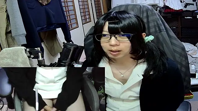 Snapshot of harinyanxxx chatting on 02.26.26 harinyanxxx online show from 02.26.26