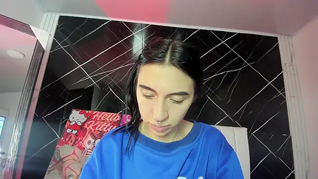 Snapshot of Candy_leilaa3 chatting on 11.29.25 Candy leilaa3 online show from 11.29.25