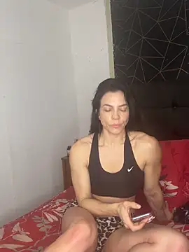 Snapshot of Kattefit chatting on 12.02.25 Kattefit online show from 12.02.25