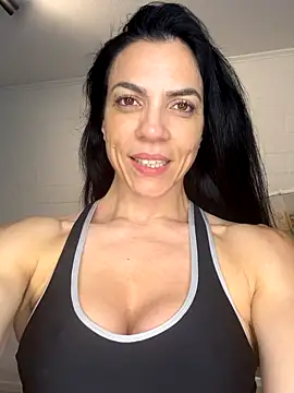 Snapshot of Kattefit chatting on 12.03.25 Kattefit online show from 12.03.25