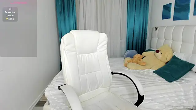 Snapshot of Angelie__Eyes chatting on 11.26.25 Angelie Eyes online show from 11.26.25