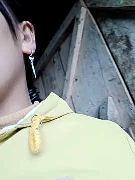 Snapshot of kitachu chatting on 11.29.25 kitachu online show from 11.29.25