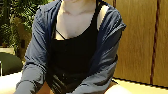 Snapshot of _Ema_ch chatting on 04.26.26 Ema ch online show from 04.26.26