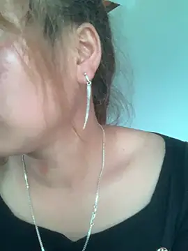 Snapshot of Linh_sexyy chatting on 04.25.26 Linh sexyy online show from 04.25.26