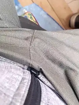 Snapshot of szabi1995 chatting on 10.17.25 szabi1995 online show from 10.17.25