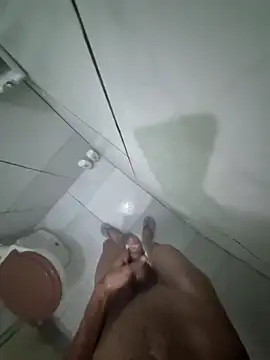 Snapshot of magrelo10 chatting on 10.16.25 magrelo10 online show from 10.16.25