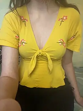 Snapshot of KittieCreme chatting on 11.09.25 KittieCreme online show from 11.09.25