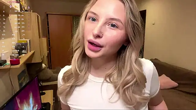 Snapshot of VictoriaMystery chatting on 11.20.25 VictoriaMystery online show from 11.20.25