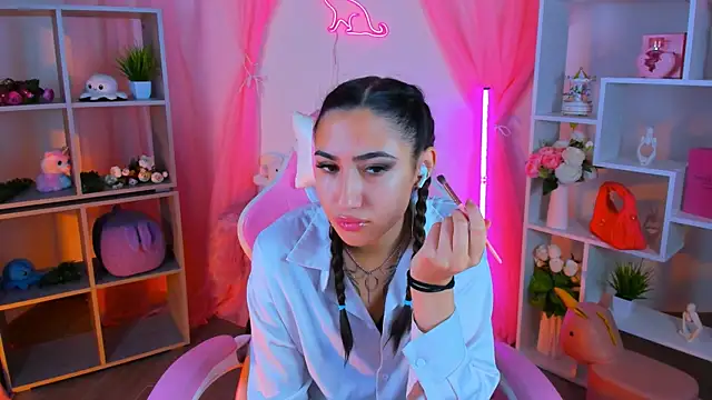 Snapshot of RebeckaThornton chatting on 11.06.25 RebeckaThornton online show from 11.06.25