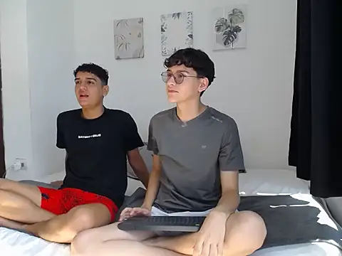 Snapshot of SpritzBoys chatting on 10.13.25 SpritzBoys online show from 10.13.25