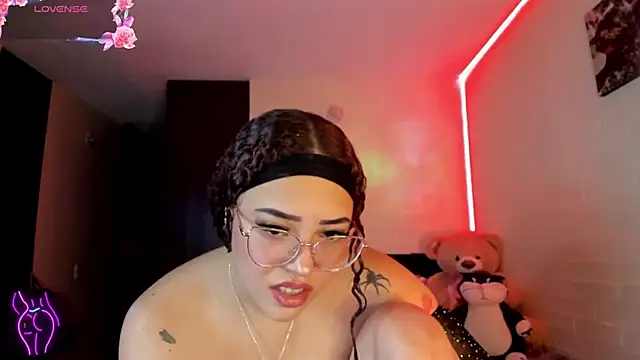 Snapshot of Lizz_martins chatting on 10.29.25 Lizz martins online show from 10.29.25