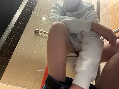 Snapshot of eddieeeeee1232 chatting on 11.03.25 eddieeeeee1232 online show from 11.03.25