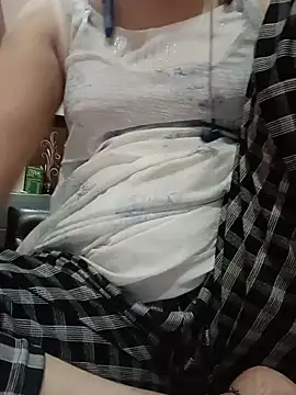 Snapshot of Hot-ranisa chatting on 07.18.26 Hot-ranisa online show from 07.18.26