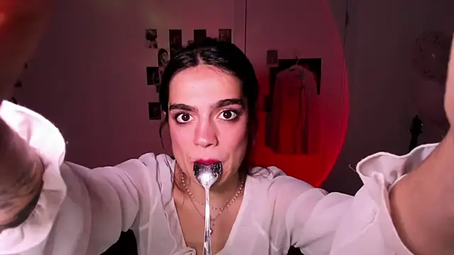 Snapshot of nightfloatt chatting on 11.03.25 nightfloatt online show from 11.03.25