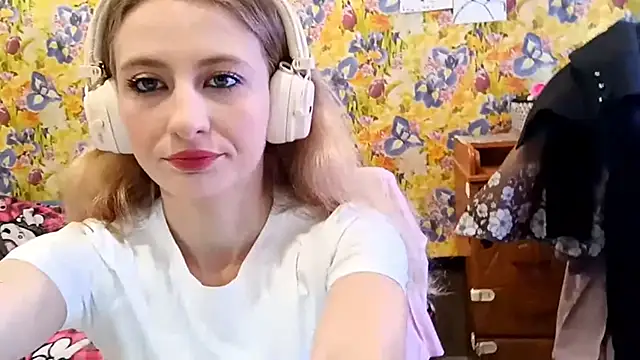 AmeliLia online show from 10.18.25