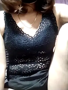 YiyinLy online show from 10.15.25