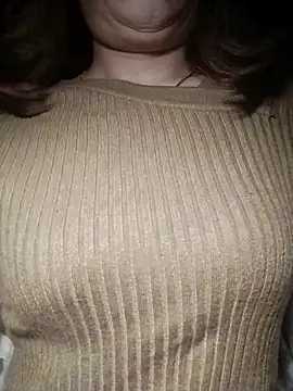 YiyinLy online show from 11.20.25