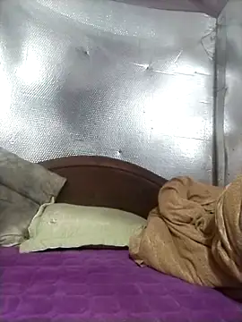 YiyinLy online show from 11.23.25