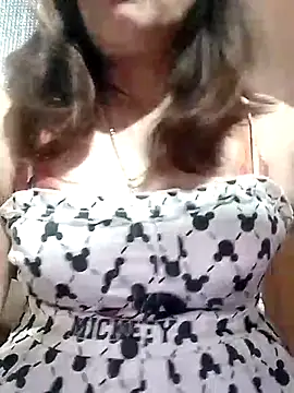 Snapshot of YiyinLy chatting on 02.06.26 YiyinLy online show from 02.06.26