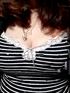 Snapshot of YiyinLy chatting on 02.11.26 YiyinLy online show from 02.11.26