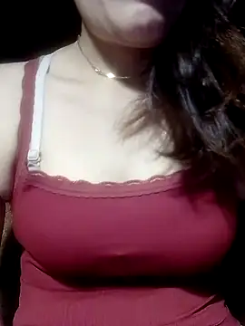 YiyinLy online show from 03.25.26