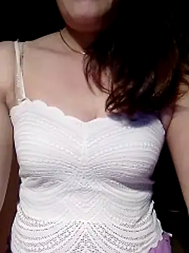 Snapshot of YiyinLy chatting on 04.18.26 YiyinLy online show from 04.18.26