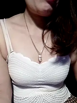 Snapshot of YiyinLy chatting on 04.19.26 YiyinLy online show from 04.19.26