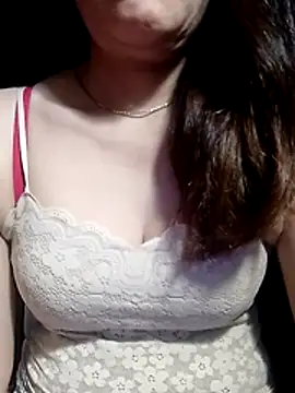 Snapshot of YiyinLy chatting on 05.17.26 YiyinLy online show from 05.17.26