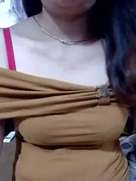 Snapshot of YiyinLy chatting on 05.18.26 YiyinLy online show from 05.18.26