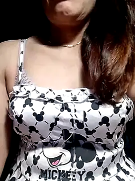 Snapshot of YiyinLy chatting on 05.19.26 YiyinLy online show from 05.19.26